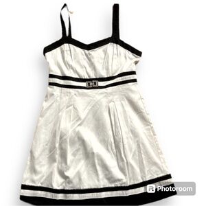 REITMANS NWT beautiful black and white chic summer dress